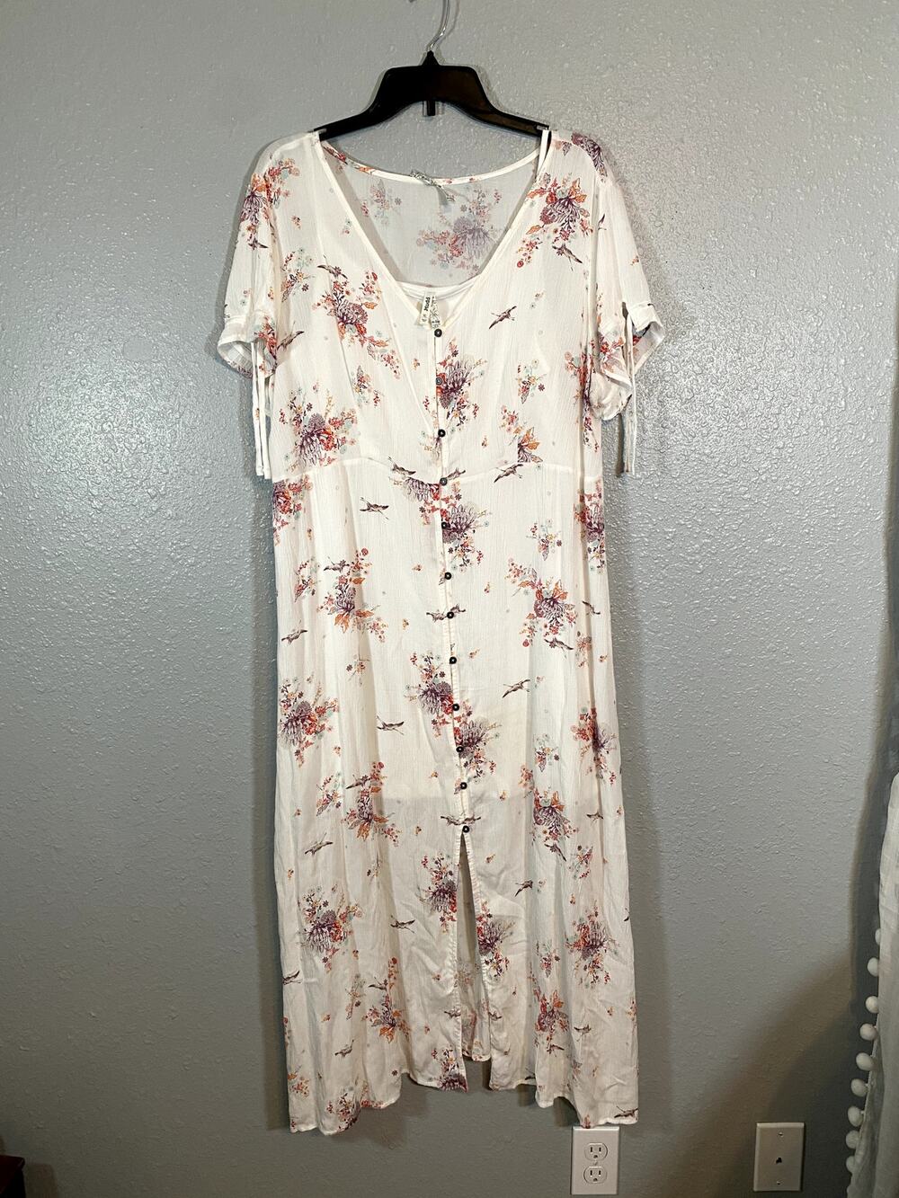 Mudd Dress Womens XL Floral White Boho Knee Length Short Sleeve V Neck Button